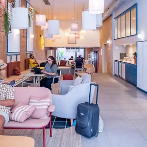 Latroupe Poblenou Hostel Barselona