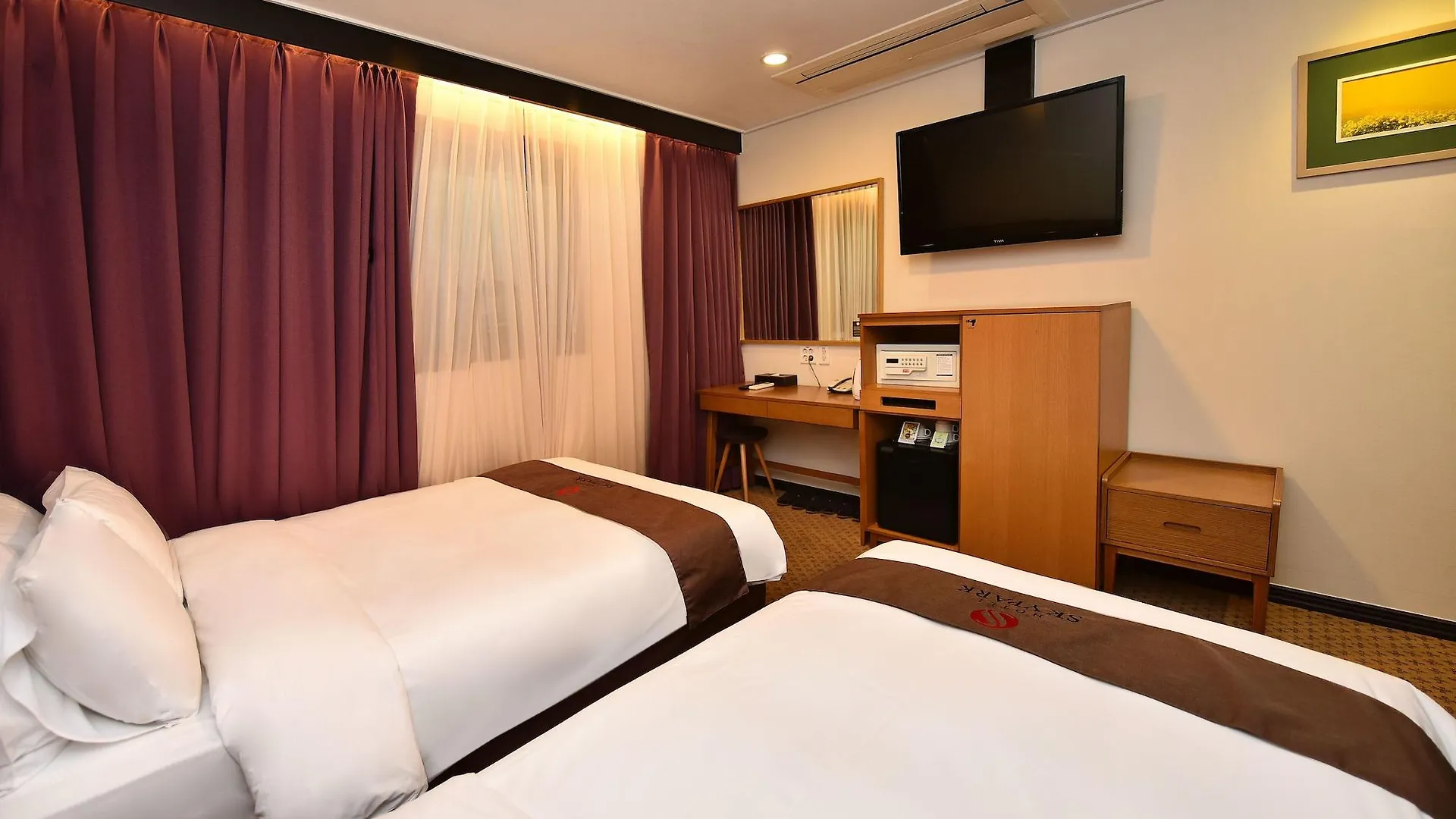 Hotel Skypark Myeongdong 1 Seoul 3*,