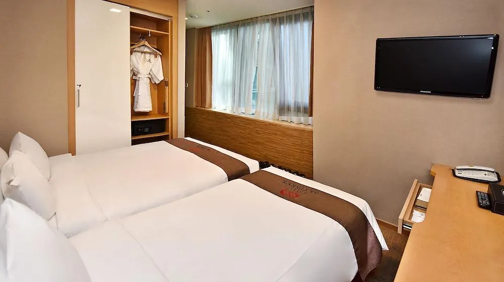 Hotel Skypark Myeongdong 1 Seoul 3*,